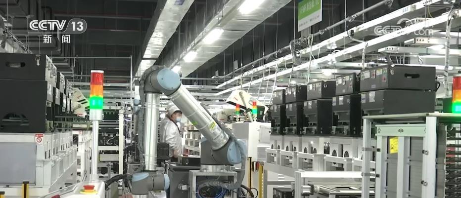 优化投资结构，促进信息类新型基础设施高质量发展